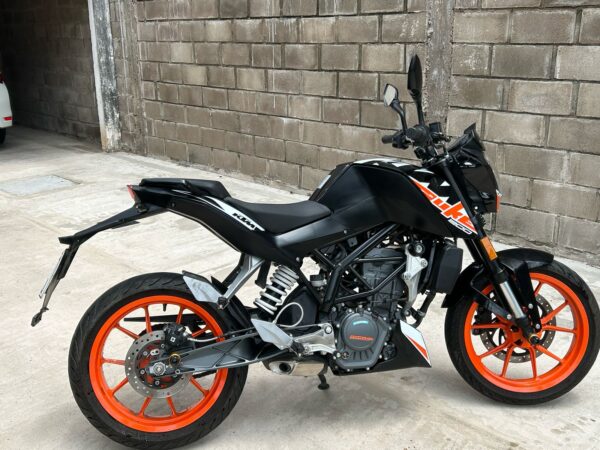 ktm duke 200 2023 Negro