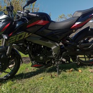 Rouser  2025 2023 Negro: imagen 6