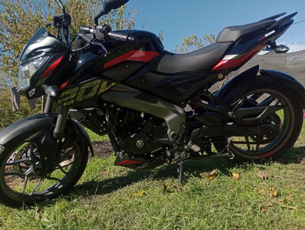Rouser  2025 2023 Negro - Imagen 6