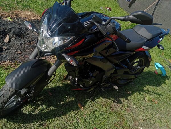 Rouser  2025 2023 Negro