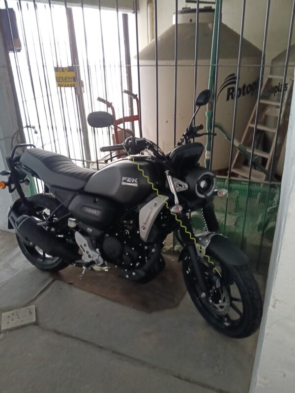 YAMAHA fzx 150 cc 2023 Negro - Imagen 2