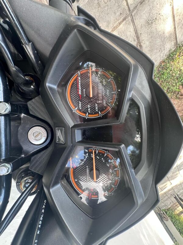 Honda Twister 125 2023 Negro - Imagen 3
