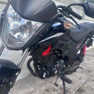 Honda Twister 125 2023 Negro: imagen 4