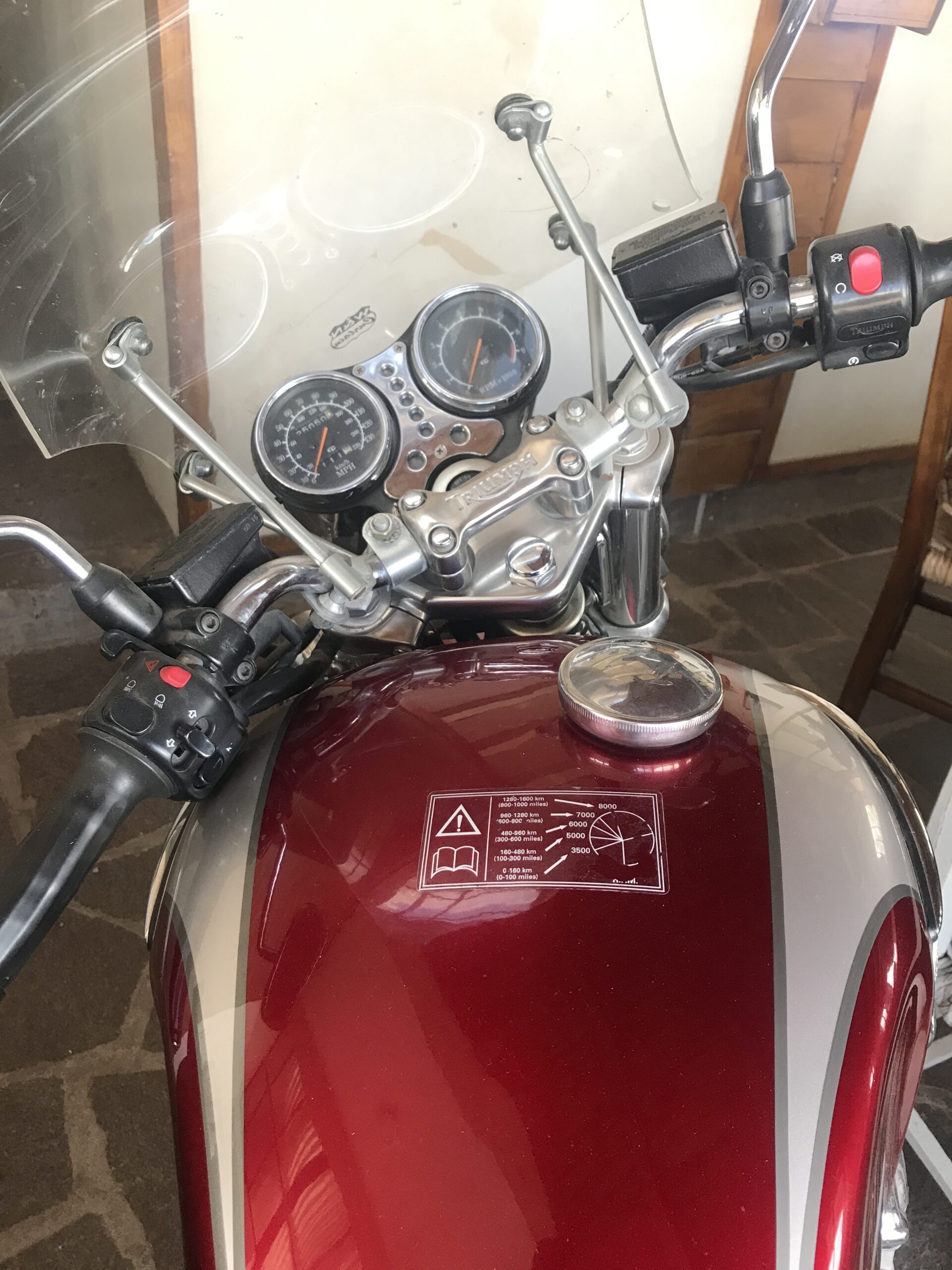 Triumph 900 Thunderbird 2000 Rojo: imagen 1
