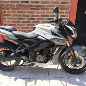 Bajaj Rouser NS 200 2020 Blanco