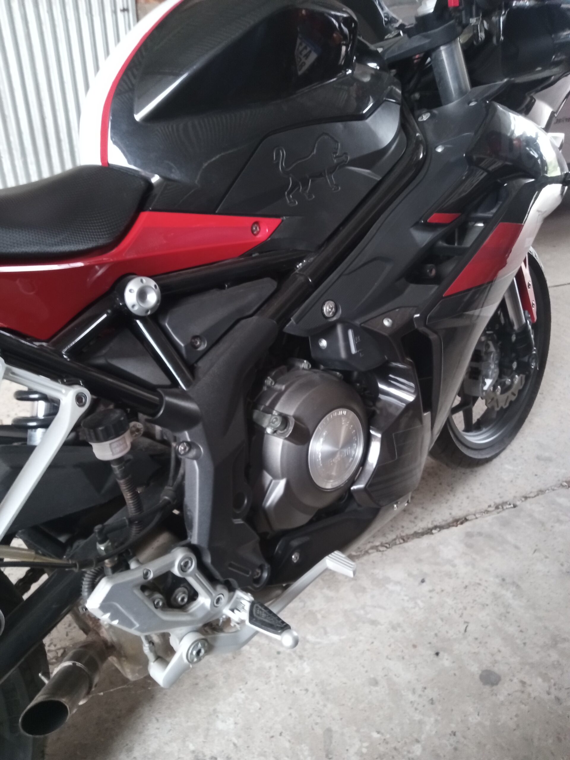 Benelli 302r 2018 Negro: imagen 4