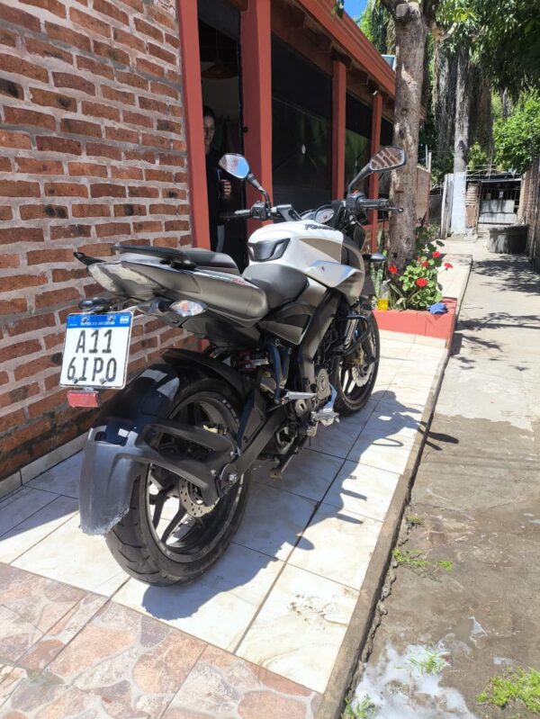 Bajaj Rouser NS 200 2020 Blanco