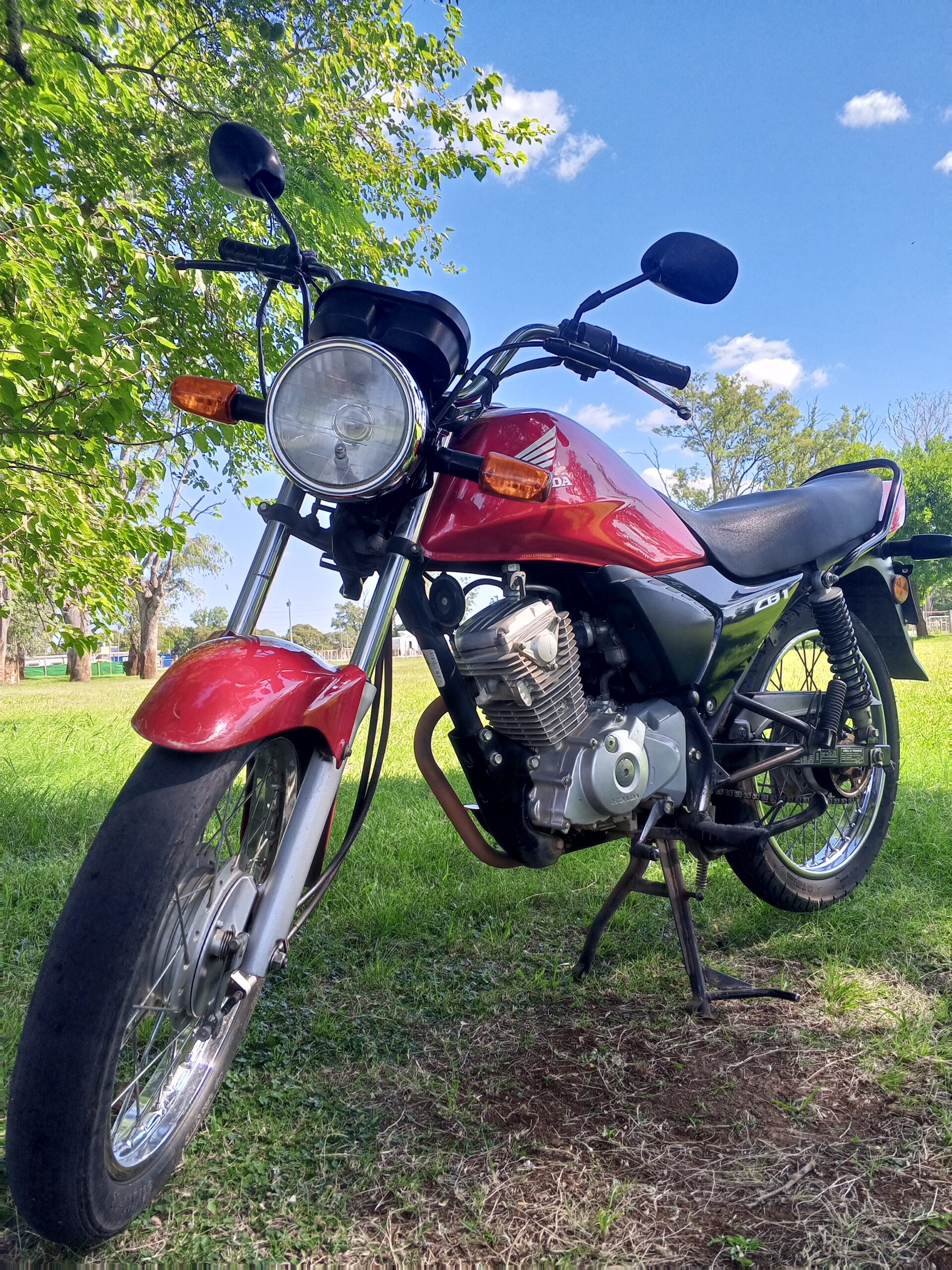 Honda  Cb1 2014 Rojo: imagen 1
