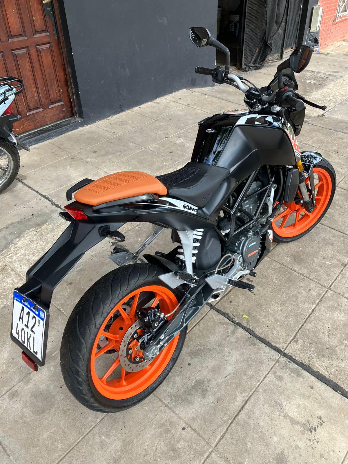 Ktm Duke 200 2020 Negro: imagen 1