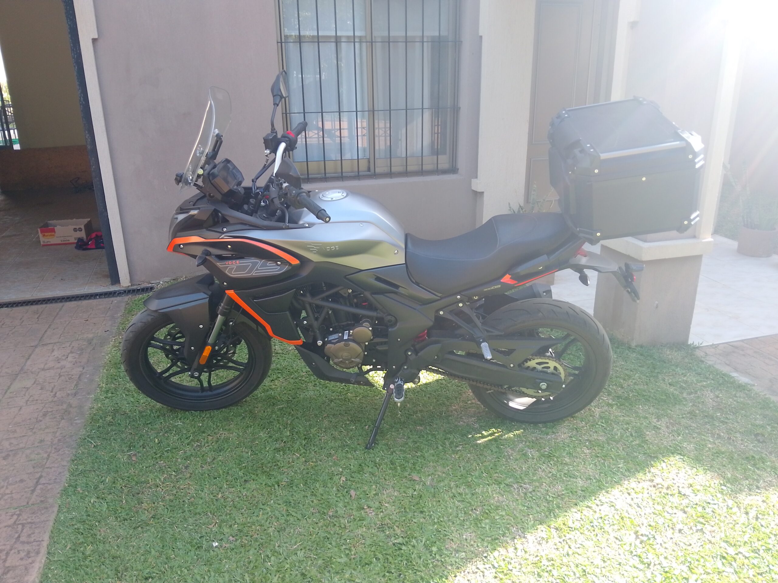 Vogge  300 ds 2023 Negro: imagen 3