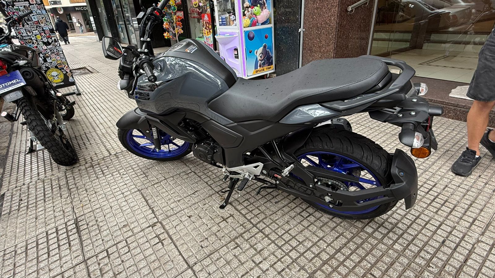YAMAHA FZS 3.0 2023 Otro: imagen 2
