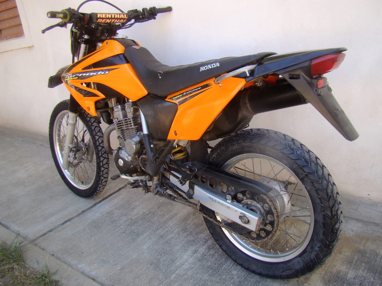 Honda Tornado: imagen 4