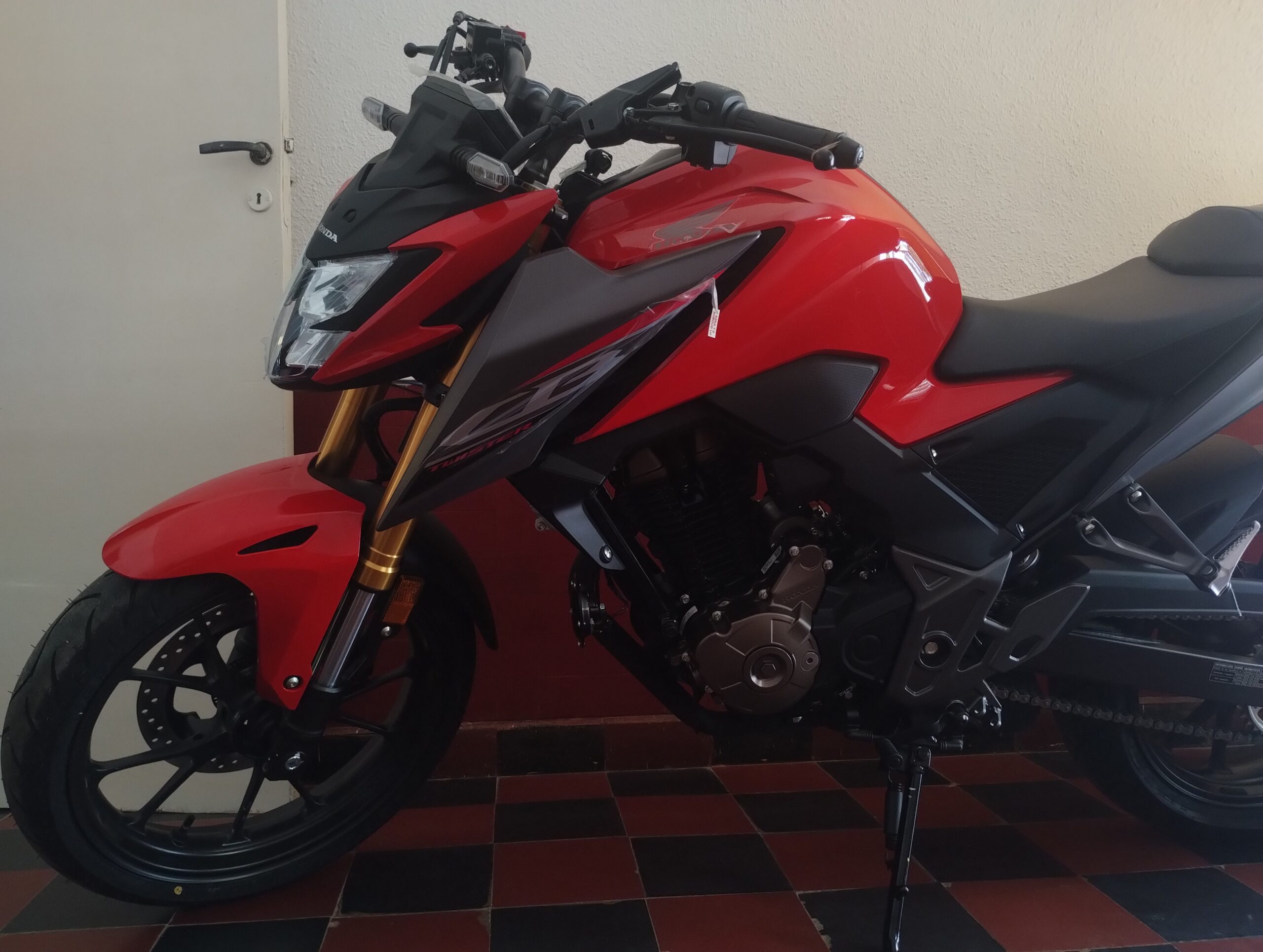 Honda Cb300r Twister 2023 Rojo: imagen 3