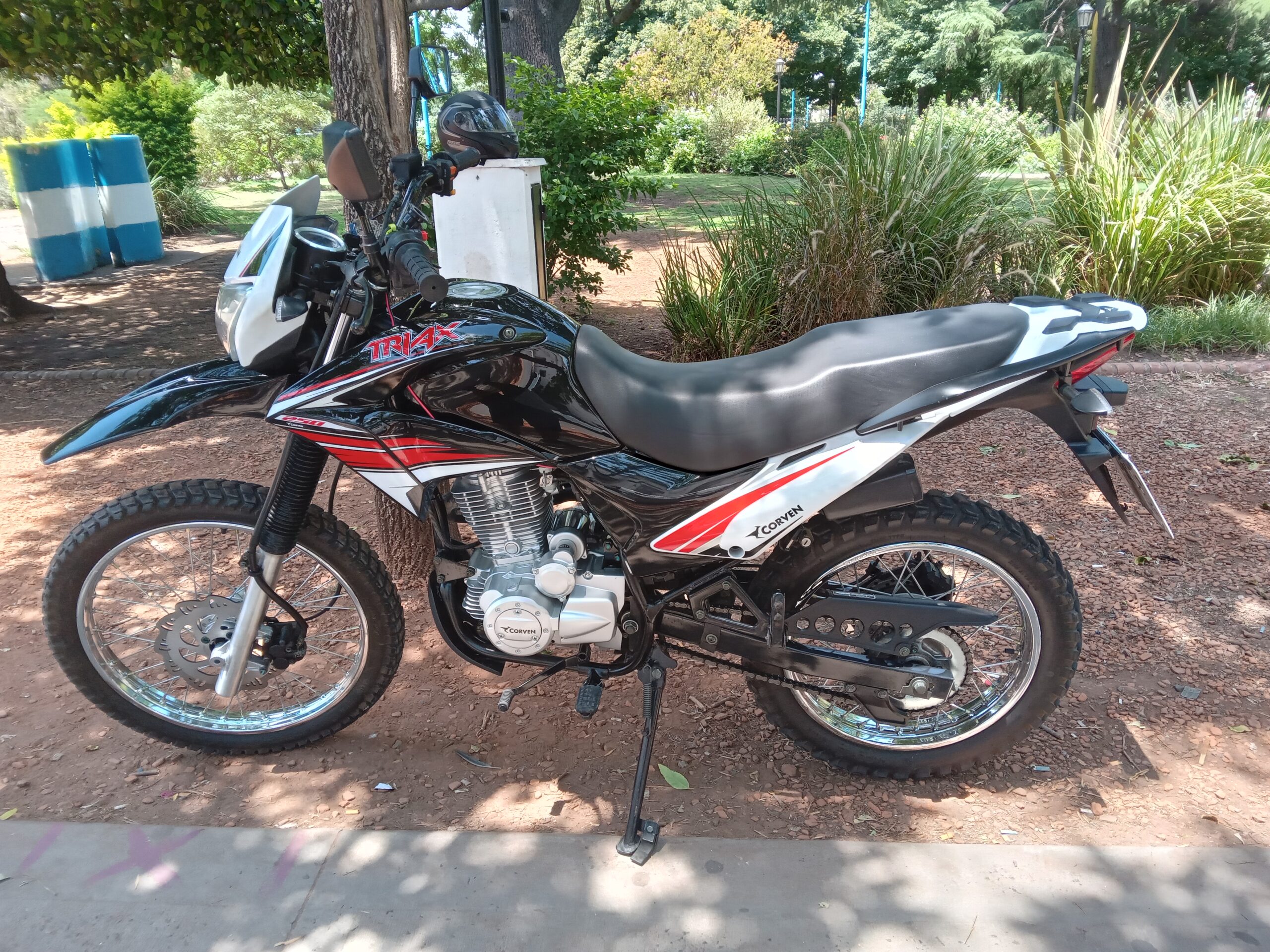 Corven  Triax  2021 Negro: imagen 4