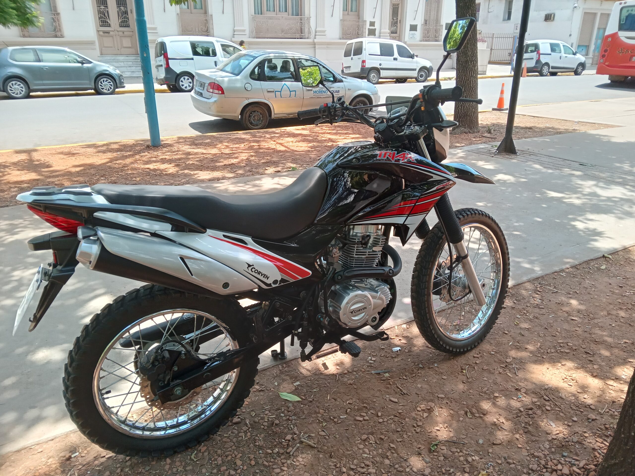 Corven  Triax  2021 Negro: imagen 7