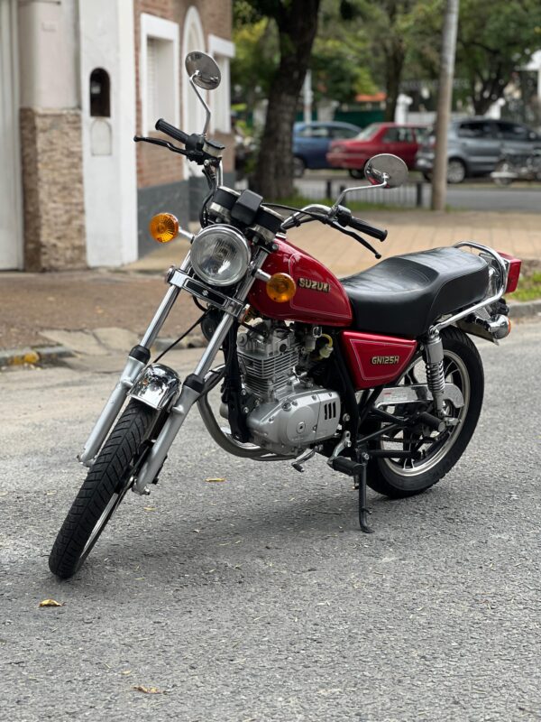 Suzuki GN125H
