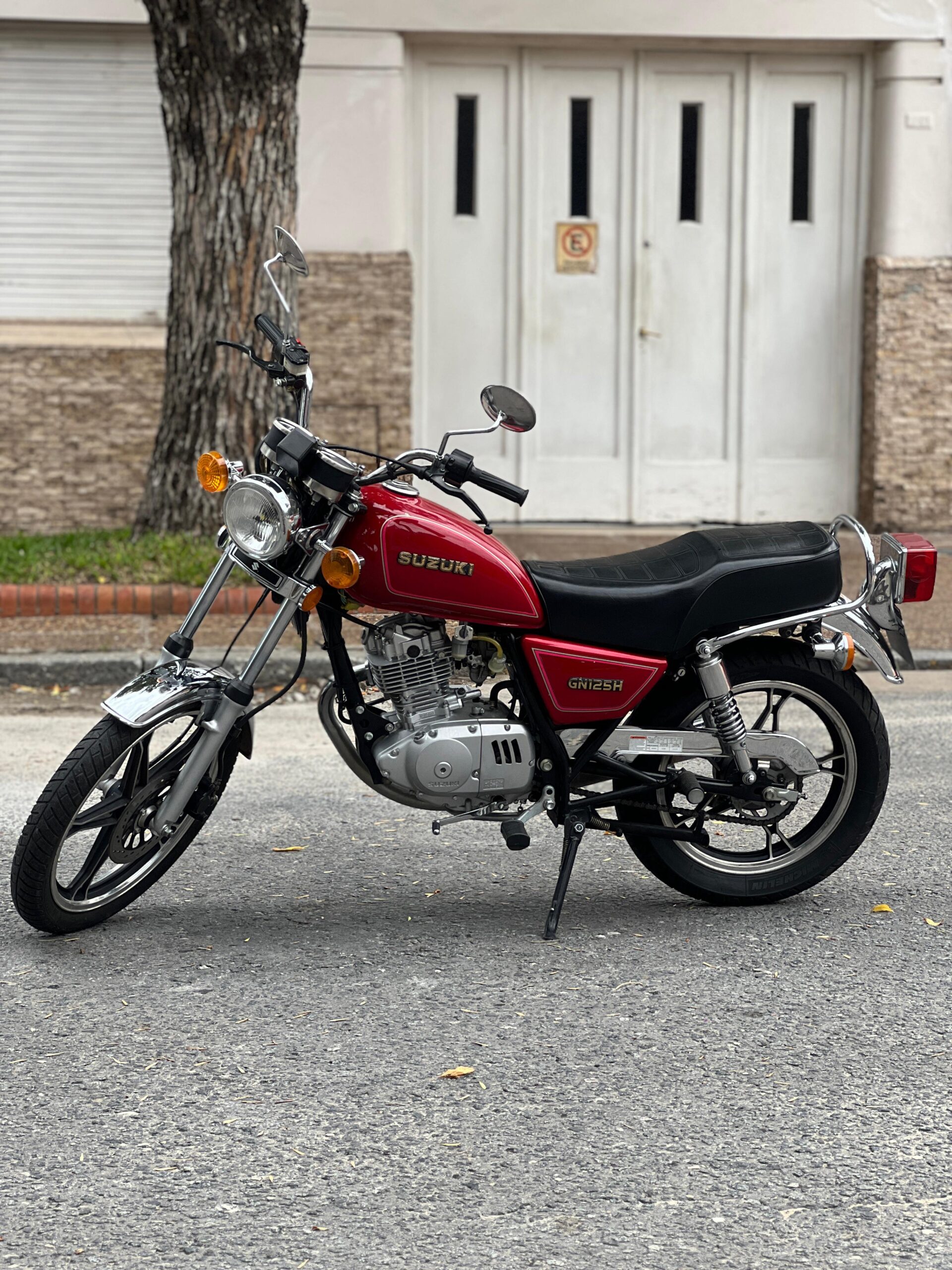 Suzuki GN125H: imagen 1
