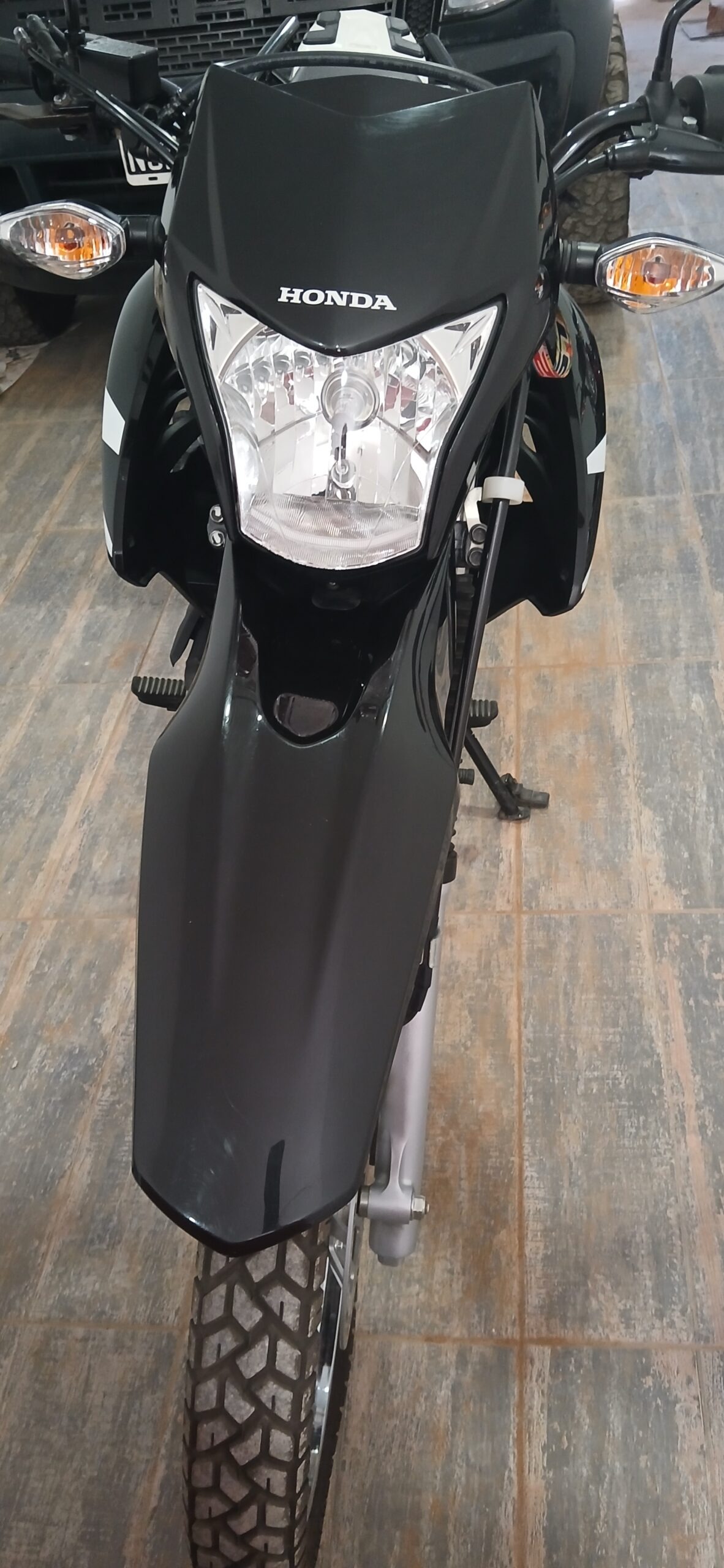 Honda  Xr190  2023 Negro: imagen 1