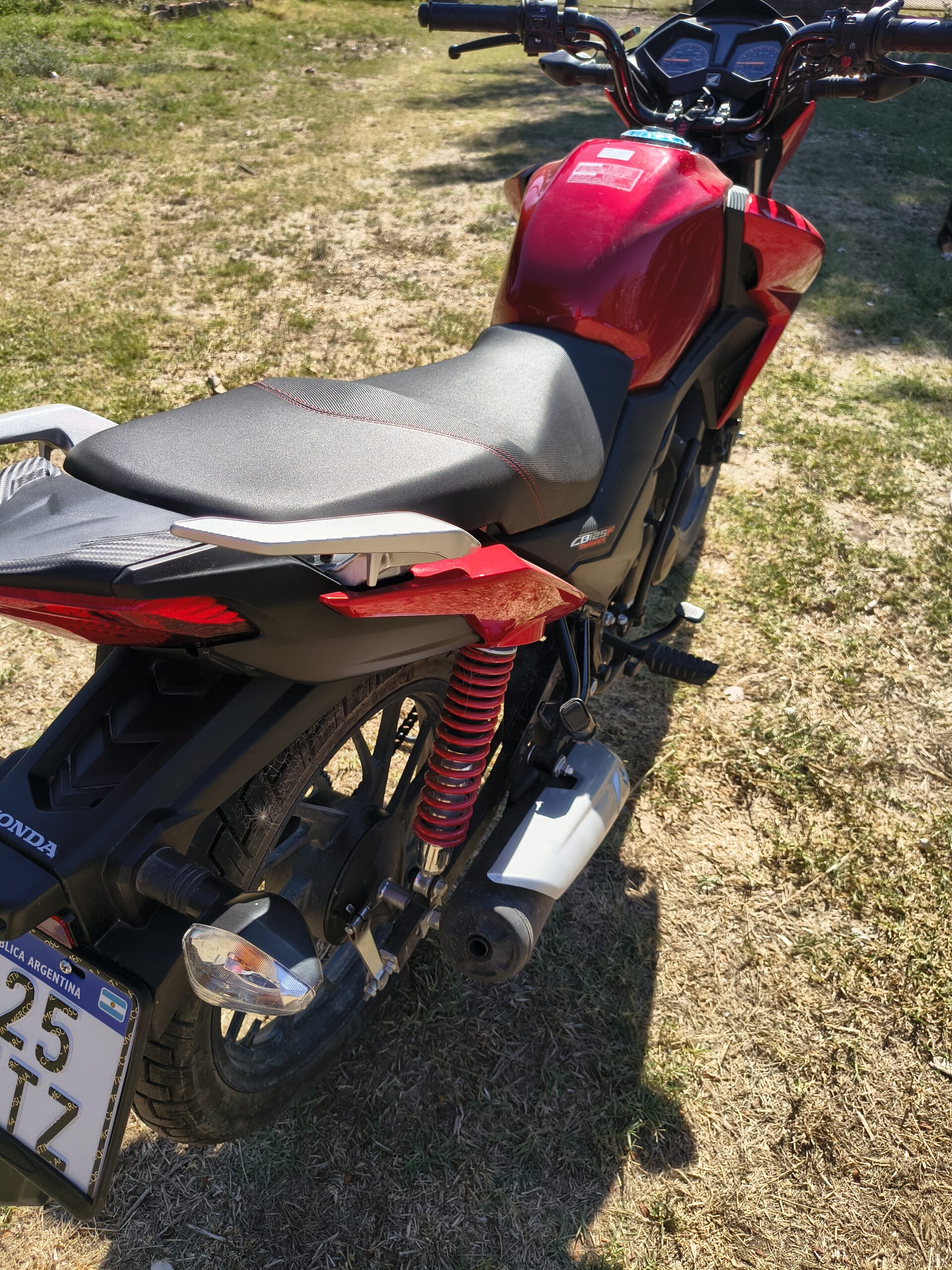 Honda twister CB 125 - 2024: imagen 2