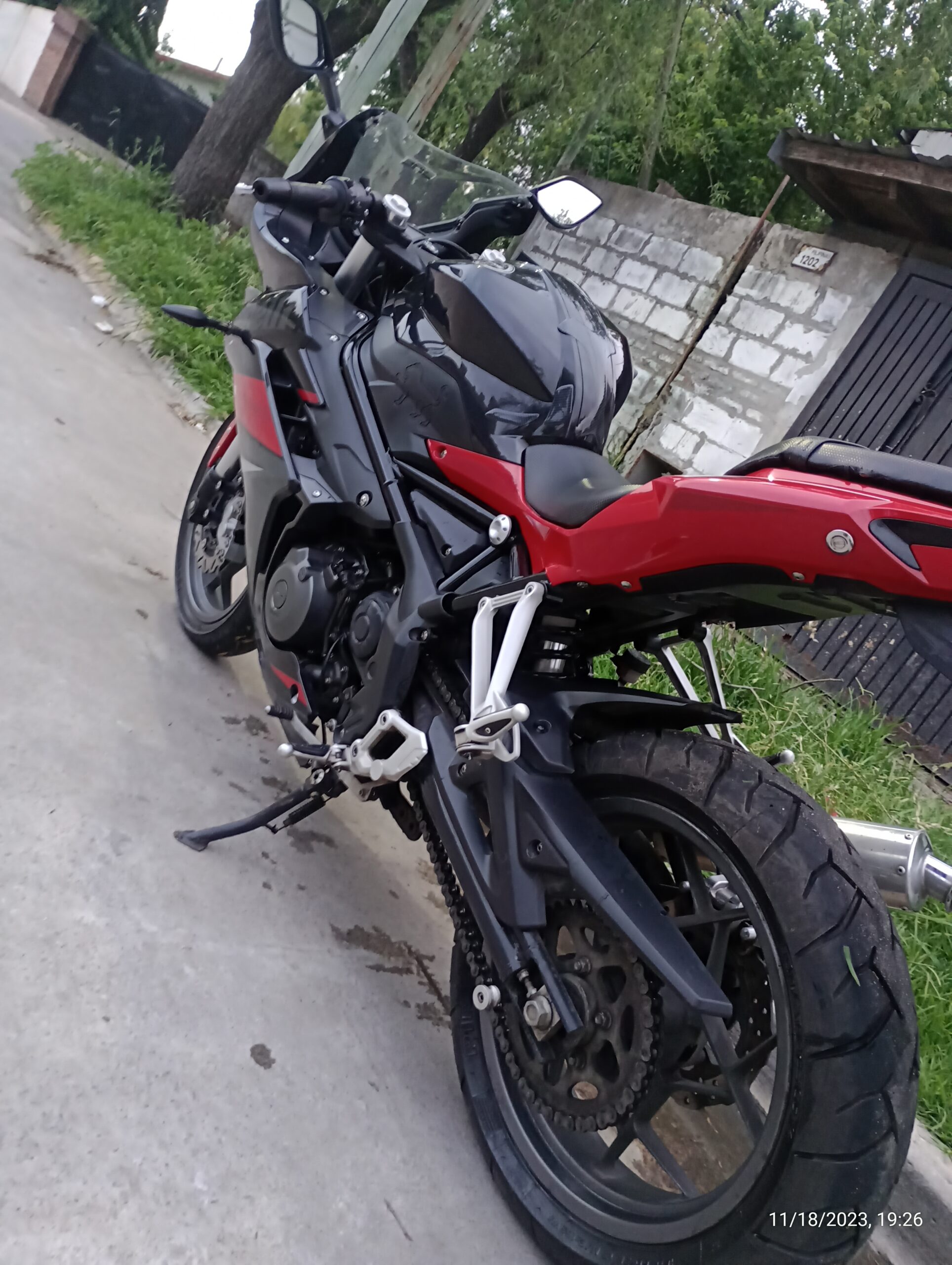 Benelli  302r  2019 Negro: imagen 4