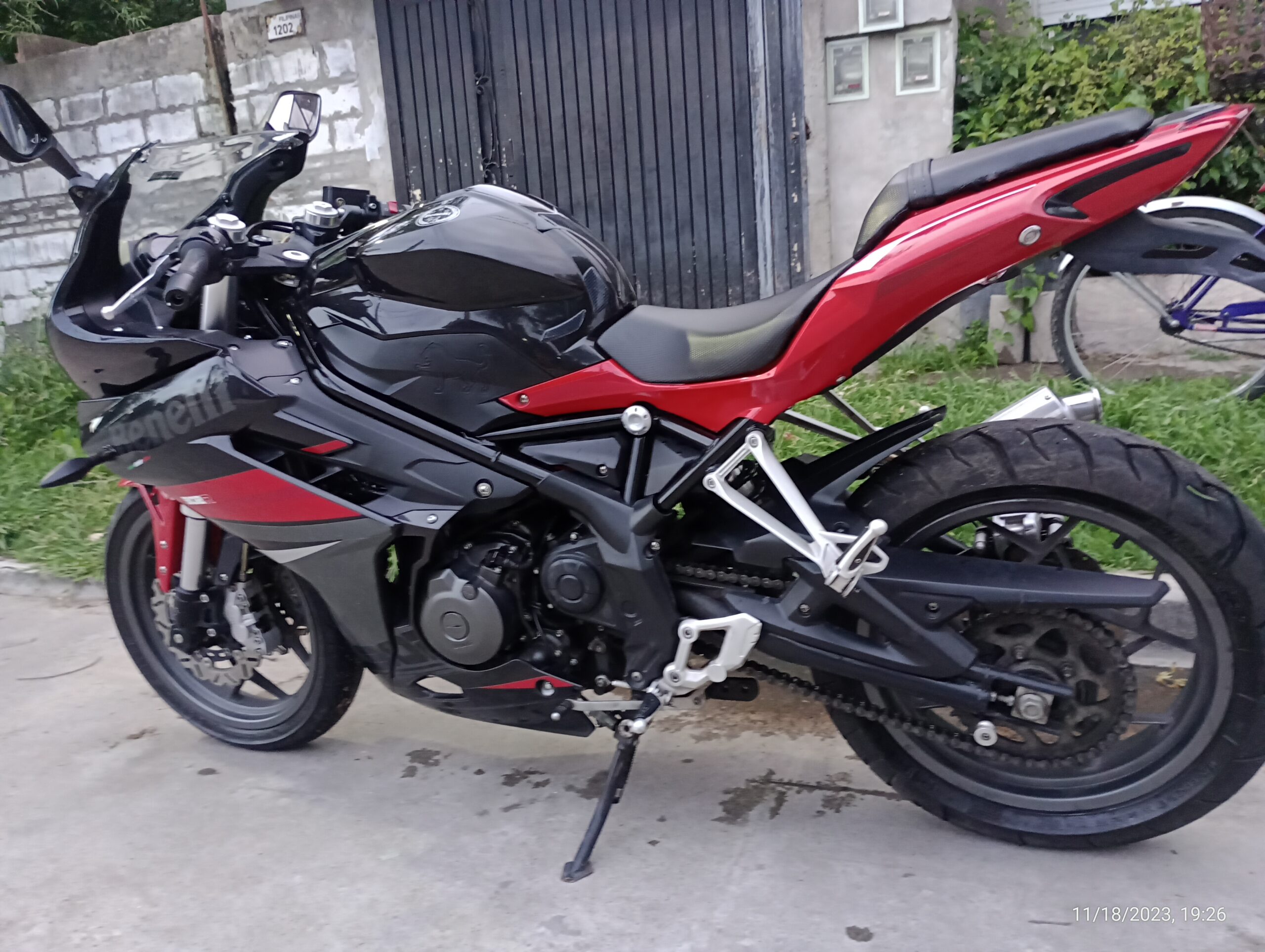 Benelli  302r  2019 Negro: imagen 2