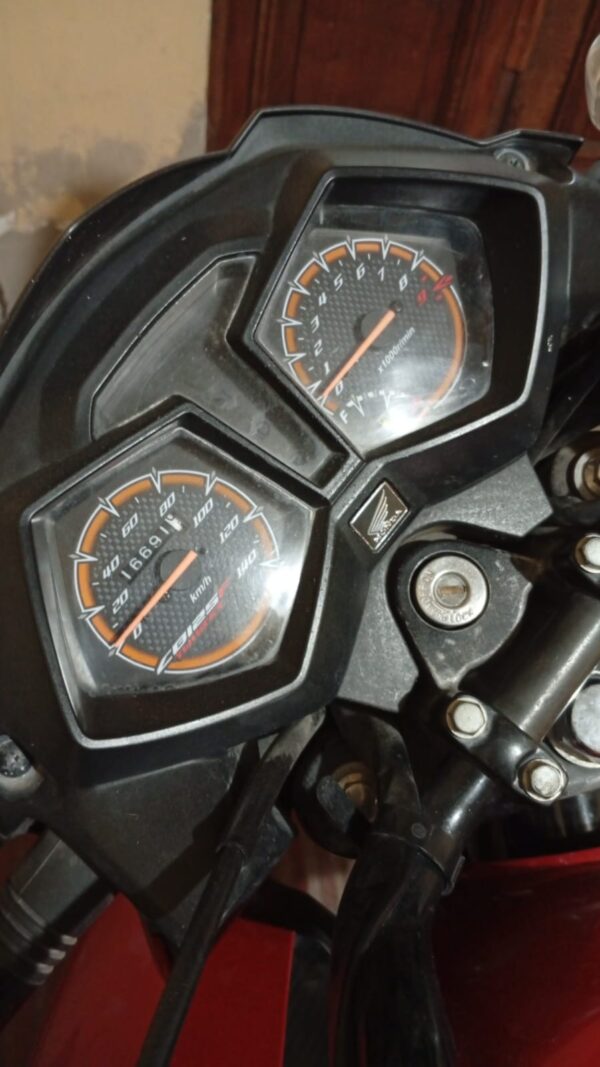Honda  Twister 125 2023 Rojo