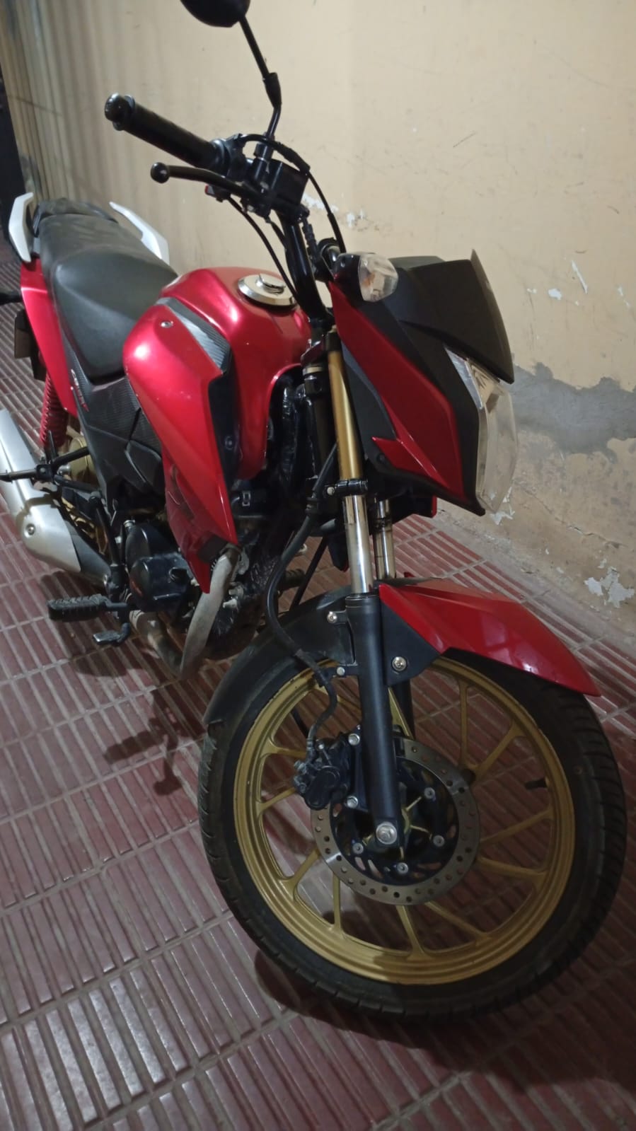Honda  Twister 125 2023 Rojo: imagen 4
