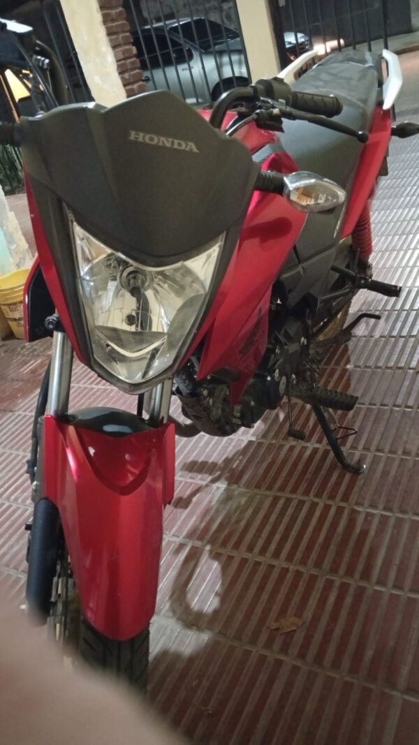 Honda  Twister 125 2023 Rojo