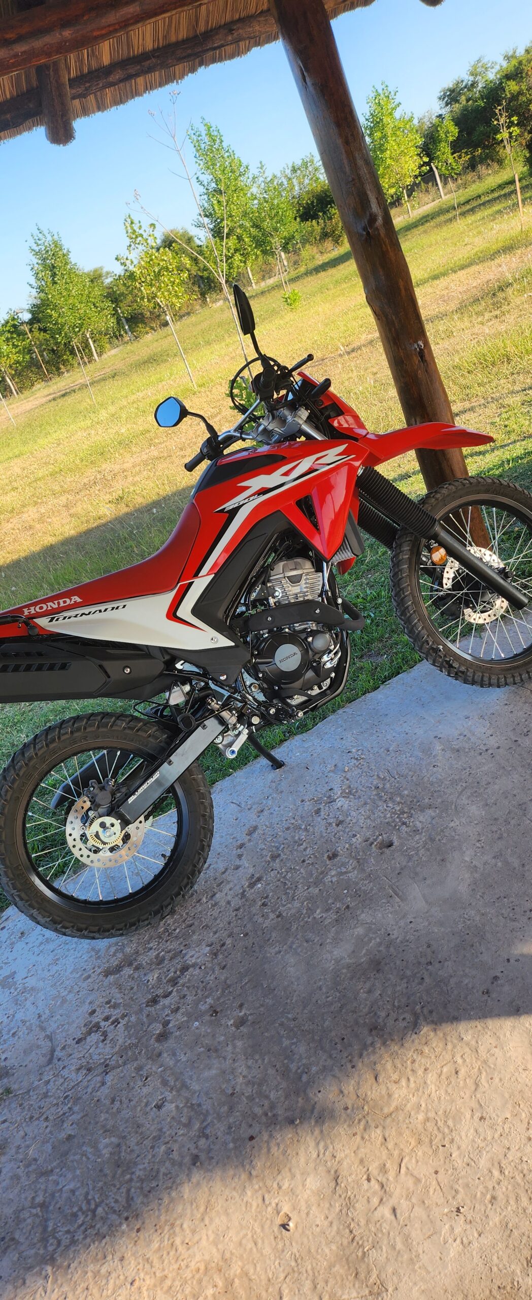 Honda XR300  2023 Rojo: imagen 1
