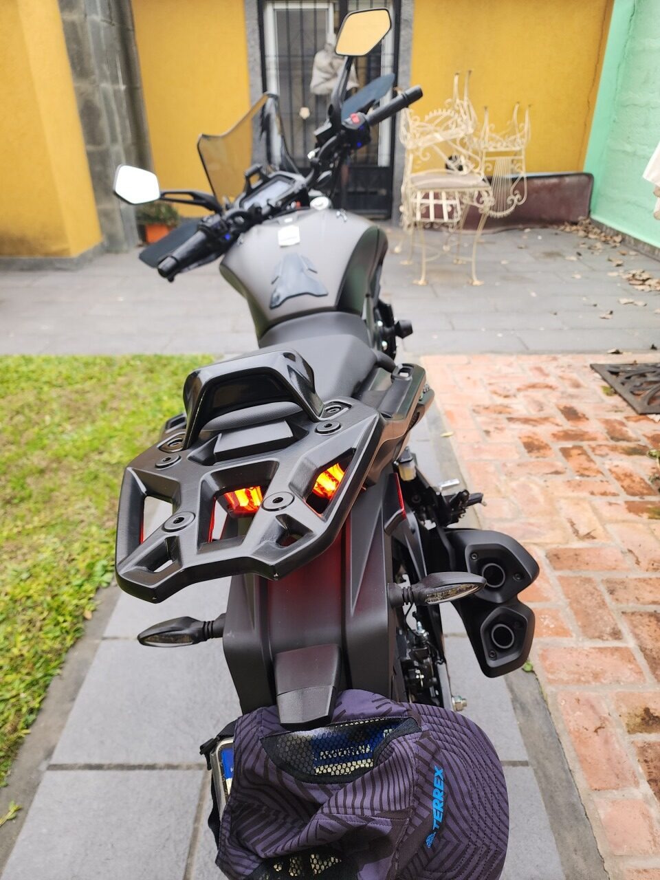 BAJAJ DOMINAR TOURER 400 2023: imagen 1