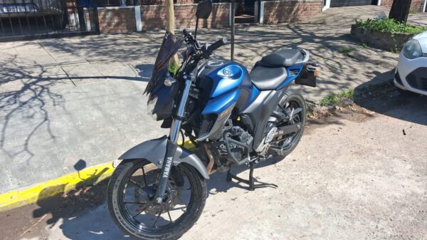 YAMAHA FZ 25