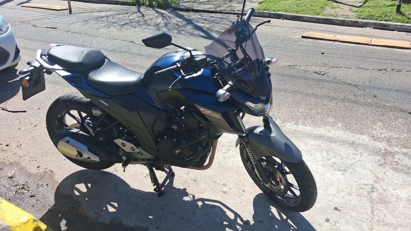 YAMAHA FZ 25: imagen 4